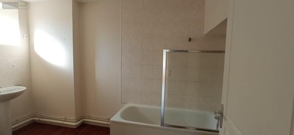 Appartement à louer à Langres en Haute-Marne (52200), ref : 020/689