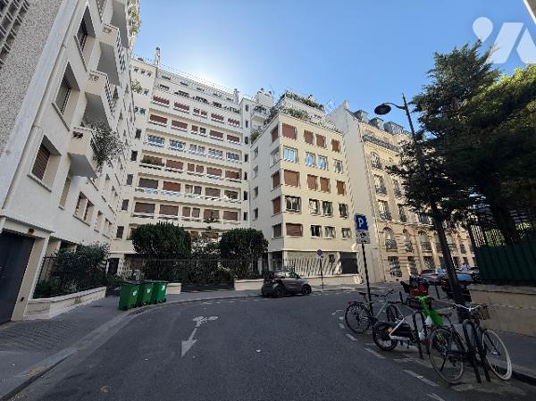PARIS 7ᵉ – Gros-Caillou – 15 Avenue Franco-Russe - Grand deux-pièces 58,5m²