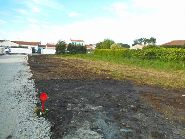 Dpt Charente Maritime (17), Ile d'OLERON, à vendre LA BREE LES BAINS terrain 336 m²