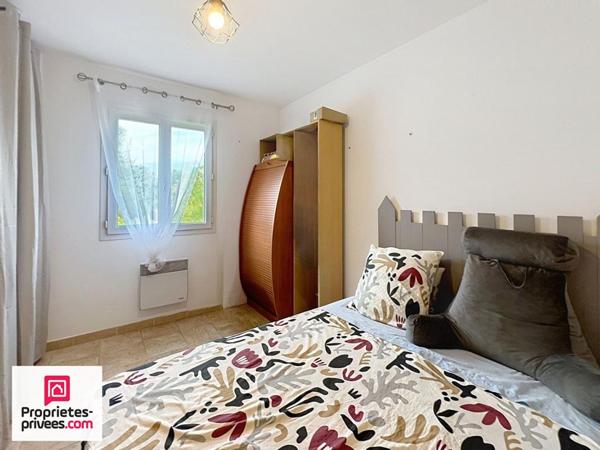 RIANS  VILLA T4 AVEC PISCINE ET ACCÈS AU VILLAGE À PIED