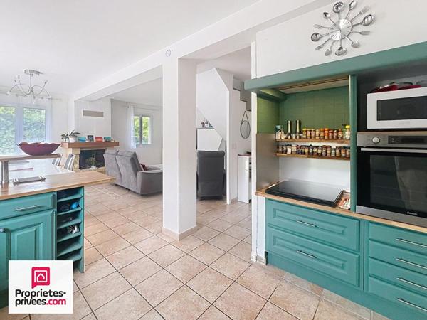 RIANS  VILLA T4 AVEC PISCINE ET ACCÈS AU VILLAGE À PIED