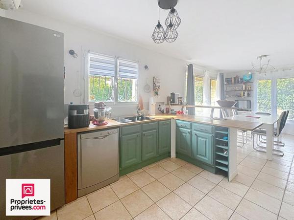 RIANS  VILLA T4 AVEC PISCINE ET ACCÈS AU VILLAGE À PIED