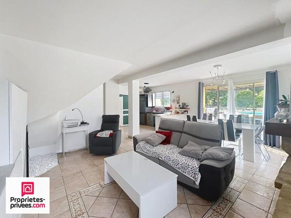 RIANS  VILLA T4 AVEC PISCINE ET ACCÈS AU VILLAGE À PIED