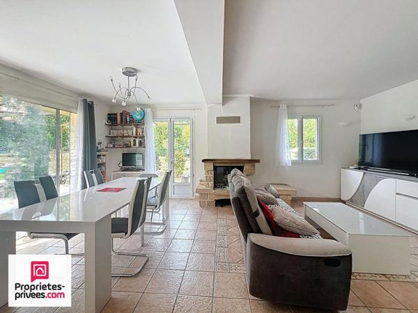 RIANS  VILLA T4 AVEC PISCINE ET ACCÈS AU VILLAGE À PIED