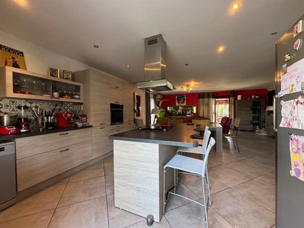 GIGEAN(34), À VENDRE MAISON PLAIN-PIED P5, SURFACE TOTALE 167 m2, TERRAIN 767 m2, T2 INDÉPENDANT, PISCINE, GARAGE