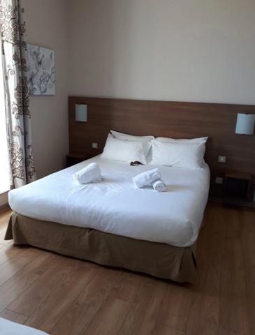 Dpt Ardèche (07), à vendre proche de VALLON PONT D'ARC Murs d'un Hôtel Restaurant