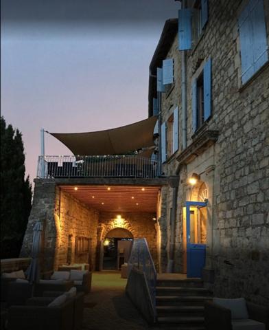 Dpt Ardèche (07), à vendre proche de VALLON PONT D'ARC Murs d'un Hôtel Restaurant