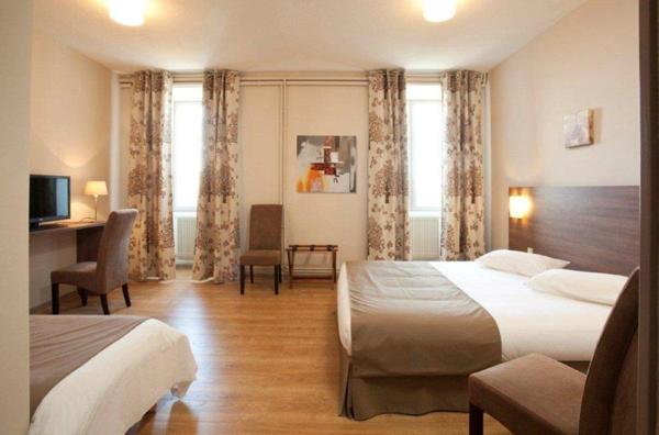 Dpt Ardèche (07), à vendre proche de VALLON PONT D'ARC Murs d'un Hôtel Restaurant