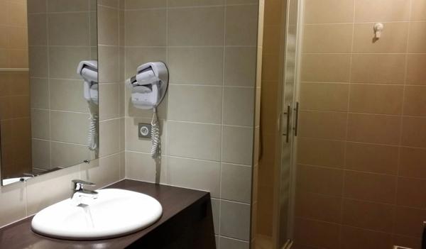 Dpt Ardèche (07), à vendre proche de VALLON PONT D'ARC Murs d'un Hôtel Restaurant