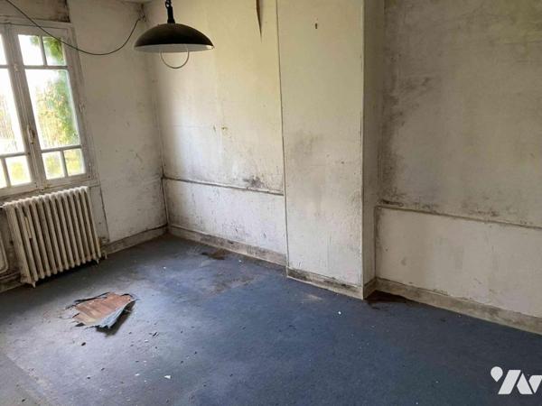 LA SELLE LA FORGE, limite de FLERS: Maison d'habitation à restaurer d'environ 66 m² habitable