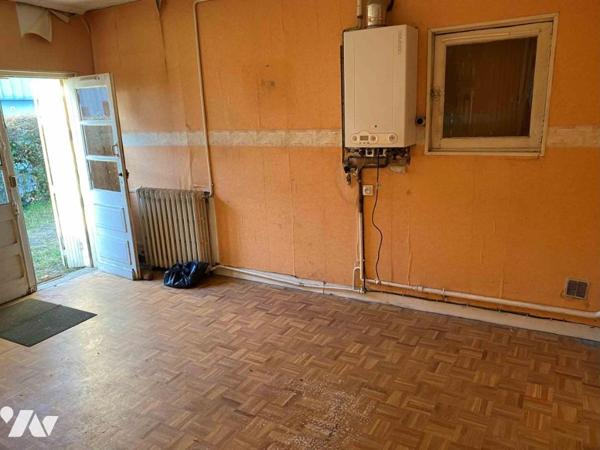 LA SELLE LA FORGE, limite de FLERS: Maison d'habitation à restaurer d'environ 66 m² habitable