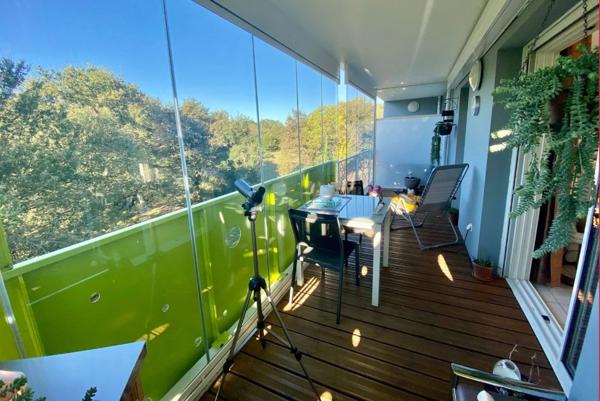 APPARTEMENT DE 80 M2 AVEC BALCON - GARAGE ET STATIONNEMENT