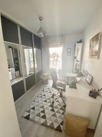 APPARTEMENT DE 80 M2 AVEC BALCON - GARAGE ET STATIONNEMENT