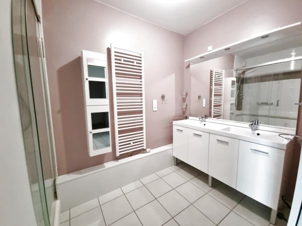 APPARTEMENT DE 80 M2 AVEC BALCON - GARAGE ET STATIONNEMENT