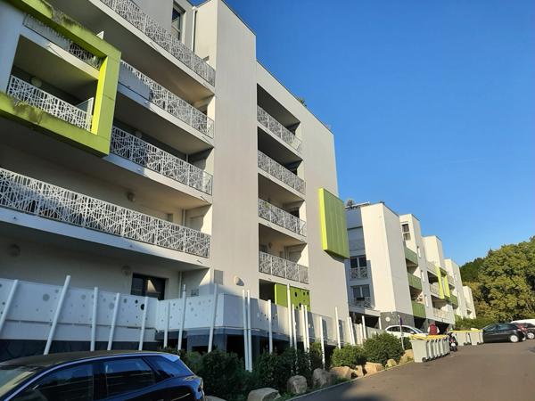 APPARTEMENT DE 80 M2 AVEC BALCON - GARAGE ET STATIONNEMENT