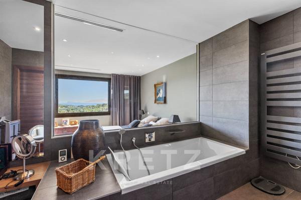 PROPRIETE DE 10 PIECES FACE A LA MER