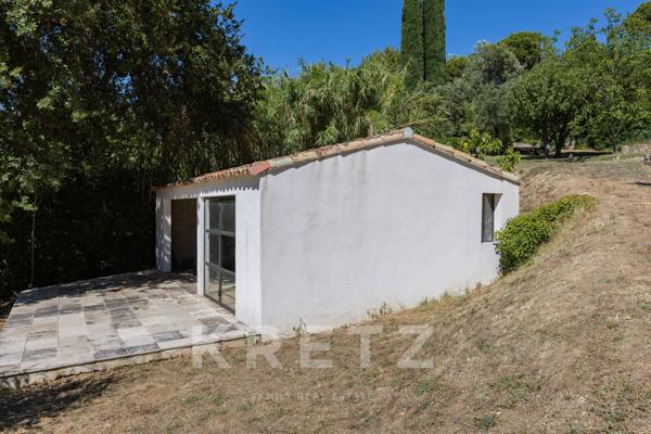 PROPRIETE DE 10 PIECES FACE A LA MER