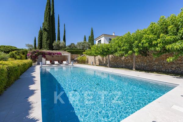 PROPRIETE DE 10 PIECES FACE A LA MER