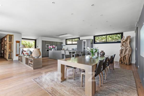 PROPRIETE DE 10 PIECES FACE A LA MER