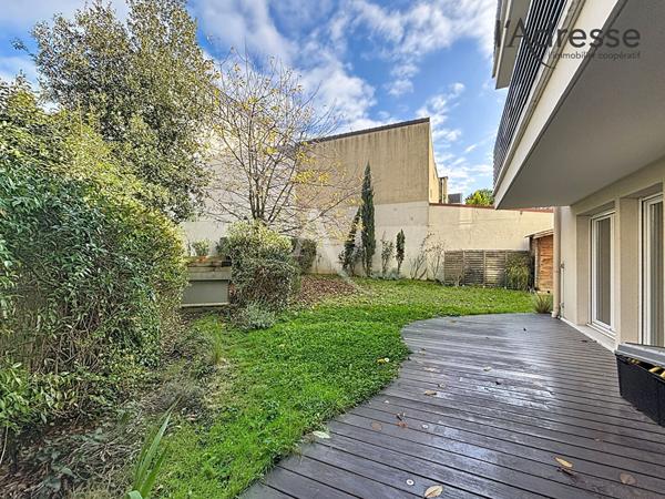 Suresnes - Appartement 3 pièces de 58 m² avec jardin 200 m² - Parking et Cave - 2ème parking en sus