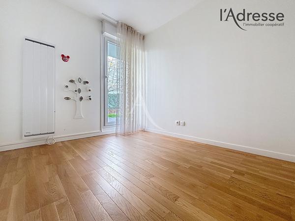 Suresnes - Appartement 3 pièces de 58 m² avec jardin 200 m² - Parking et Cave - 2ème parking en sus