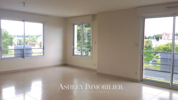 A LOUER APPARTEMENT TYPE 4 AVEC VUE SUR LE CHENAL