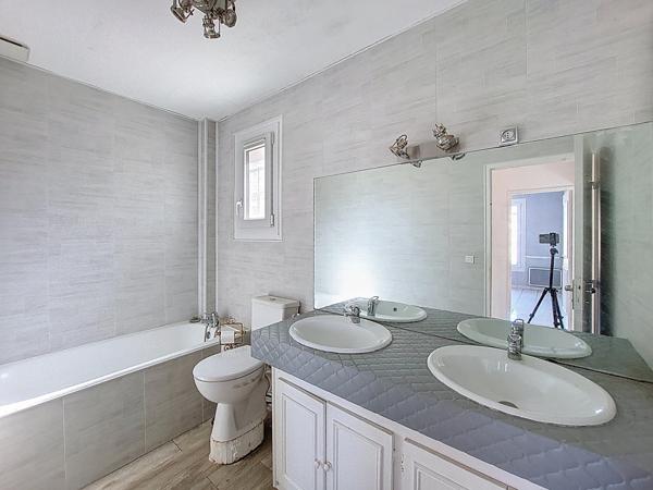 Carqueiranne (83320) Villa à vendre 5 pièces à Carqueiranne avec Amoros Meihdi Immobilier