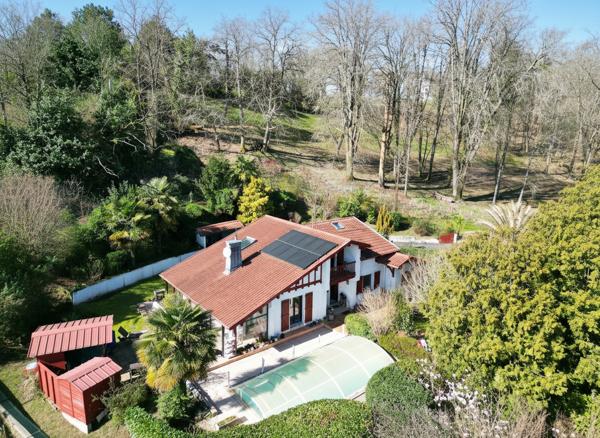 Maison Ustaritz 6 pièces 152 m2, sous sol complet, piscine et spa / Co exclusivité