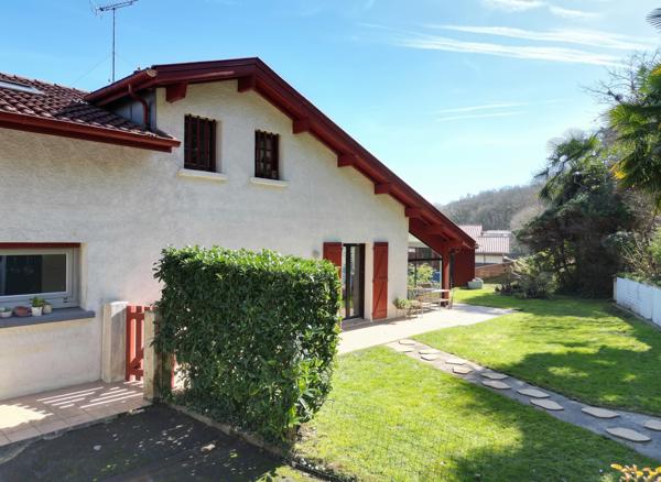 Maison Ustaritz 6 pièces 152 m2, sous sol complet, piscine et spa / Co exclusivité