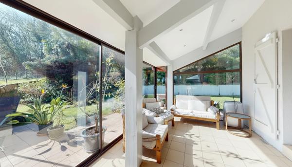 Maison Ustaritz 6 pièces 152 m2, sous sol complet, piscine et spa / Co exclusivité