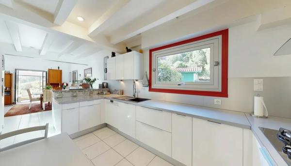 Maison Ustaritz 6 pièces 152 m2, sous sol complet, piscine et spa / Co exclusivité