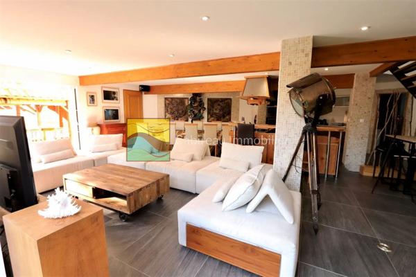 Maison 6 pièce(s) 5 chambre(s) 220 m²