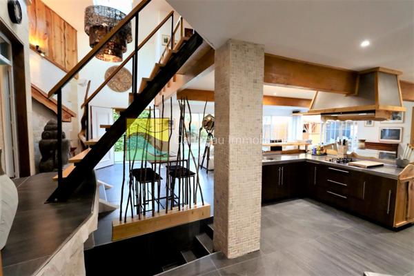 Maison 6 pièce(s) 5 chambre(s) 220 m²