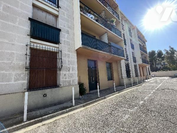 Appartement T3 traversant de 56m² avec deux balcons, stationnement dans résidence