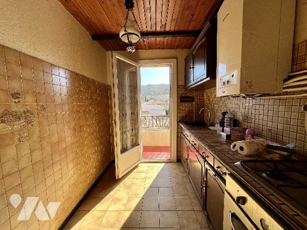 Appartement T3 traversant de 56m² avec deux balcons, stationnement dans résidence