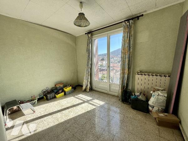 Appartement T3 traversant de 56m² avec deux balcons, stationnement dans résidence