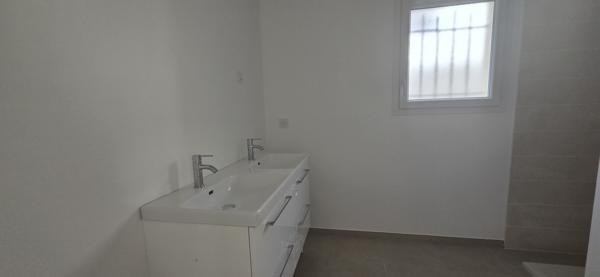 Maison RE 2020 de plain-pied avec garage