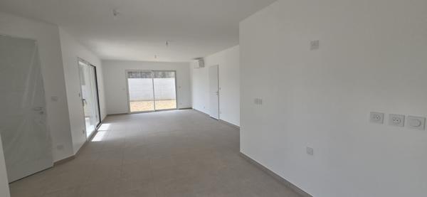 Maison RE 2020 de plain-pied avec garage