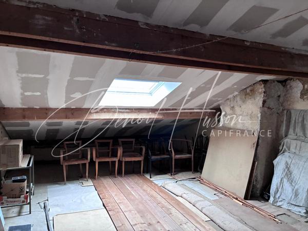Maison de ville de 130m² avec cour, garage et dépendance