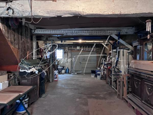 Maison de ville de 130m² avec cour, garage et dépendance