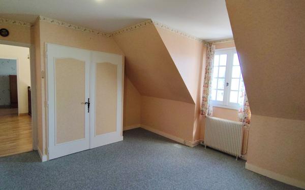 Maison à vendre    6 pièces •  Terrasson-Lavilledieu