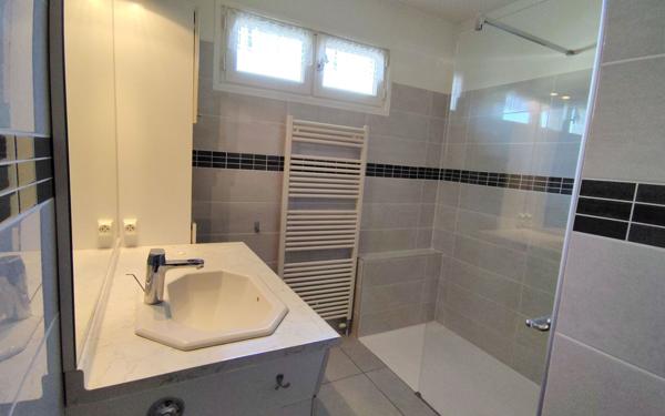 Maison à vendre    6 pièces •  Terrasson-Lavilledieu