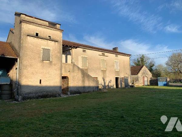 A VENDRE - A CONCOTS (LOT - 46260) - Corps de ferme à rénover à deux pas du centre du village, ...