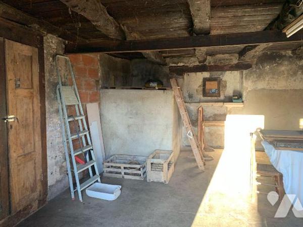 A VENDRE - A CONCOTS (LOT - 46260) - Corps de ferme à rénover à deux pas du centre du village, ...