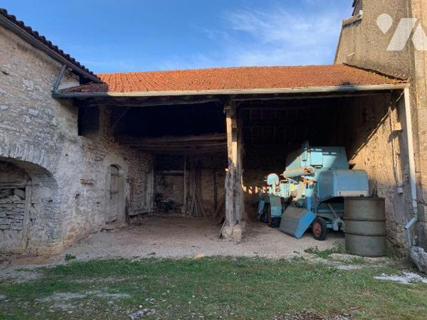 A VENDRE - A CONCOTS (LOT - 46260) - Corps de ferme à rénover à deux pas du centre du village, ...