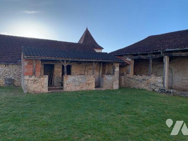 A VENDRE - A CONCOTS (LOT - 46260) - Corps de ferme à rénover à deux pas du centre du village, ...