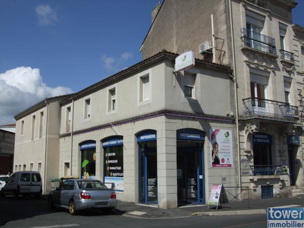 Bergerac, Ensemble Immeubles de rapport avec surface commerciale, 3 appartements T5, T3, T2, cour et garage