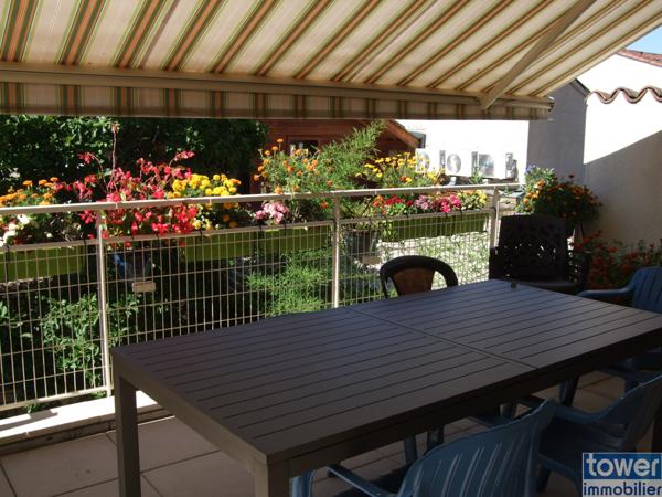 Bergerac, Ensemble Immeubles de rapport avec surface commerciale, 3 appartements T5, T3, T2, cour et garage