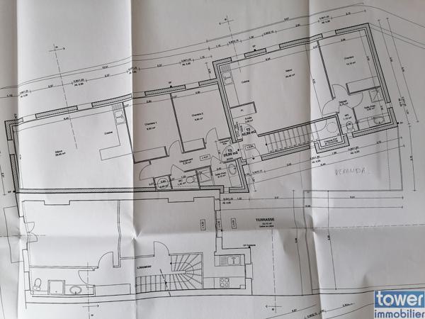 Bergerac, Ensemble Immeubles de rapport avec surface commerciale, 3 appartements T5, T3, T2, cour et garage