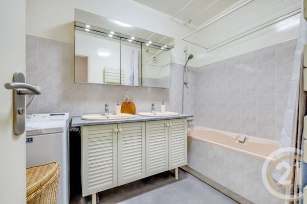 Appartement F5 à vendre  5 pièces - 96,27 m 2   PARIS  - 75017